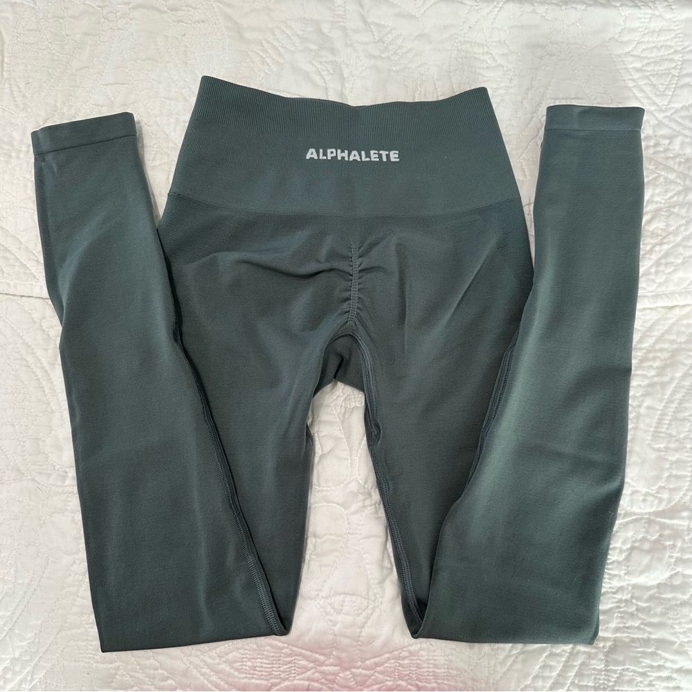 Alphalete Amplify Leggings: Charcoal XS